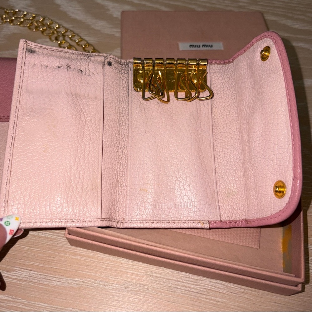 Miu Miu Pre-loved Pink Leather Clutch with Gold Chain with Matching Key Holder - Picture 3 of 16